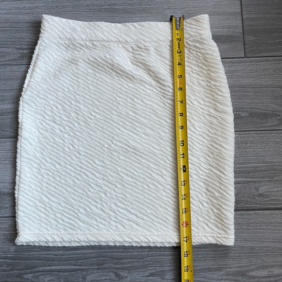 Free People Cream/White Stretchy Skirt, Size Small! Bodycon Skirt••• - Picture 9 of 9